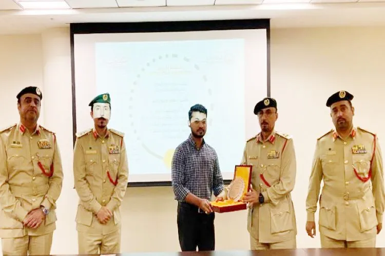 Tariq Mahmood being awarded by the Dubai police