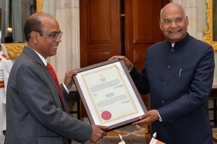 Prof Mohammad Zahid Ashraf receiving the award from President Ram Nath Kovind