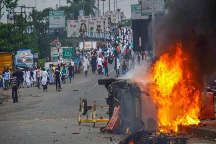 Bengal witnesses violence over anti Prophet remarks