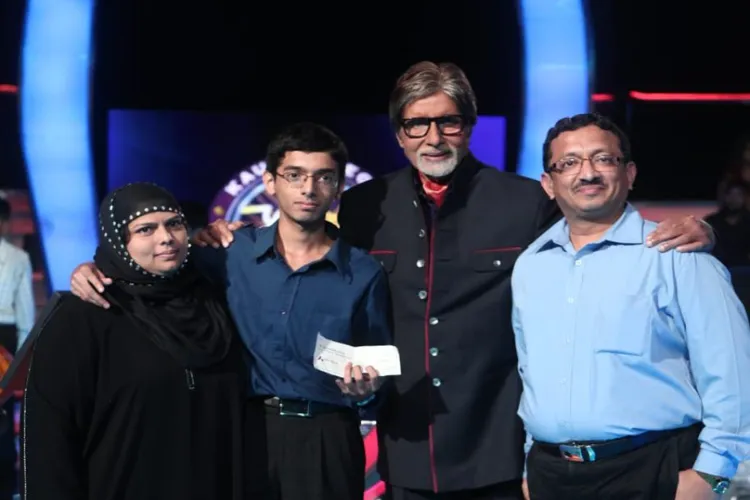  Dr Syed Mustafa Hashmi and his parents with Amitabh Bacchan on the sets of KBCn