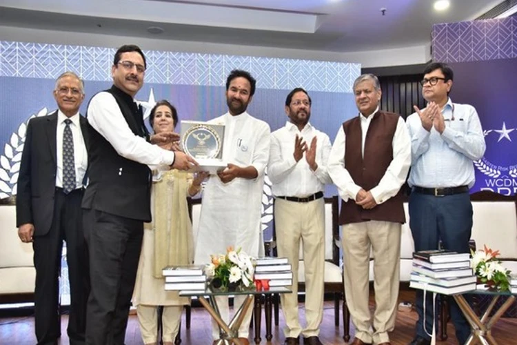 Sanjeev Joshi recieving disaster management award