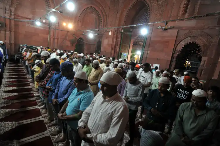 Muslims praying at the dargah of Nizamuddin Auliya in Delhi (File Pic; Ravi Batra)