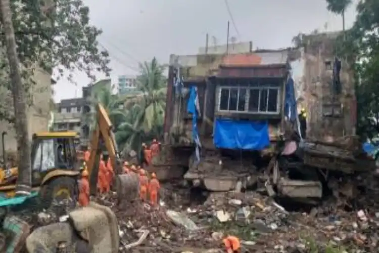 A building collapsed in Kurla on Monday night