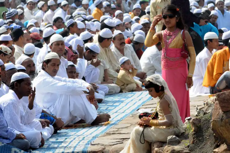 Muslims on Eid day at Jama Masjid, Delhi (Image: Ravi Batra)