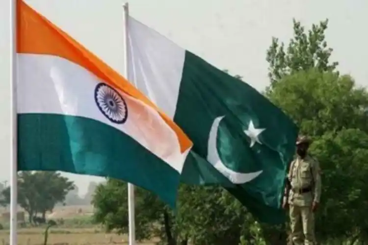 Flags of India and Pakistan