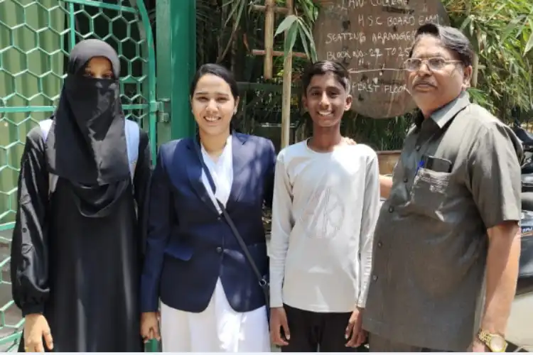 Shahnawaz Khan Pathan with her parents and brother