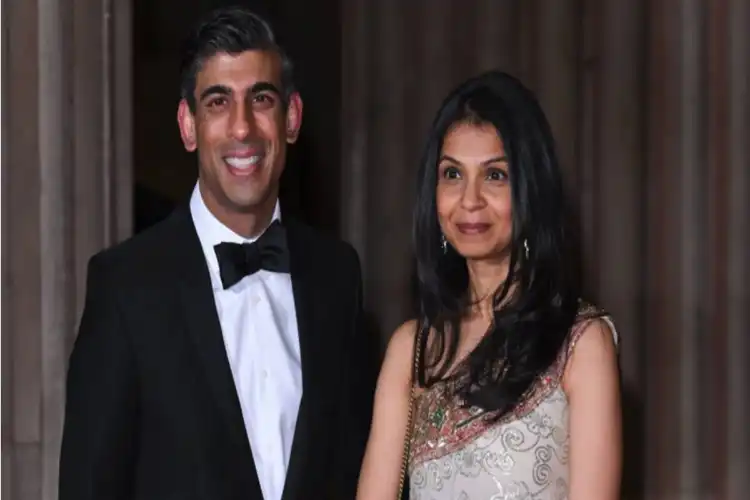 Rishi Sunak with his wife Akshita Murthy (Twitter)