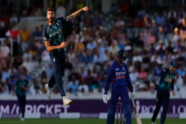 Reece Topley finished the with best fgures for an Englnd bowler in ODIs