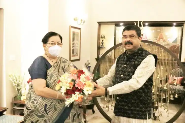 JMI University Vice Chancellor Prof Najma Akhtar receiving the award from Education Minister Dharendra pradan for top NIRF ranking