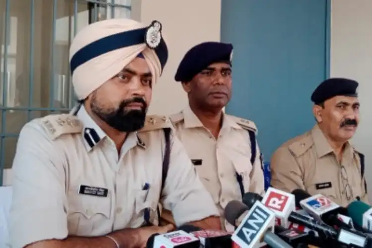  Patna Senior Superintendent of Police (SSP), Manavjeet Singh Dhillon addressing the media at Patna