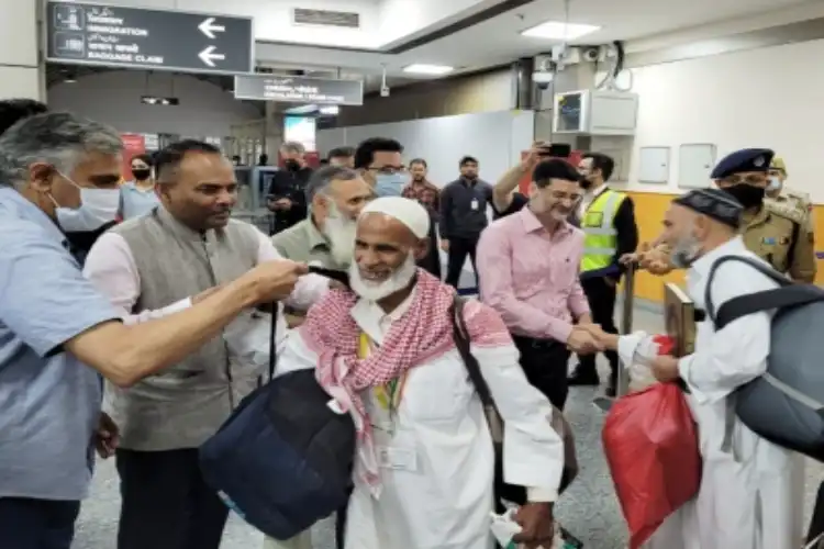 Haj pilgrims at Srinagar airport