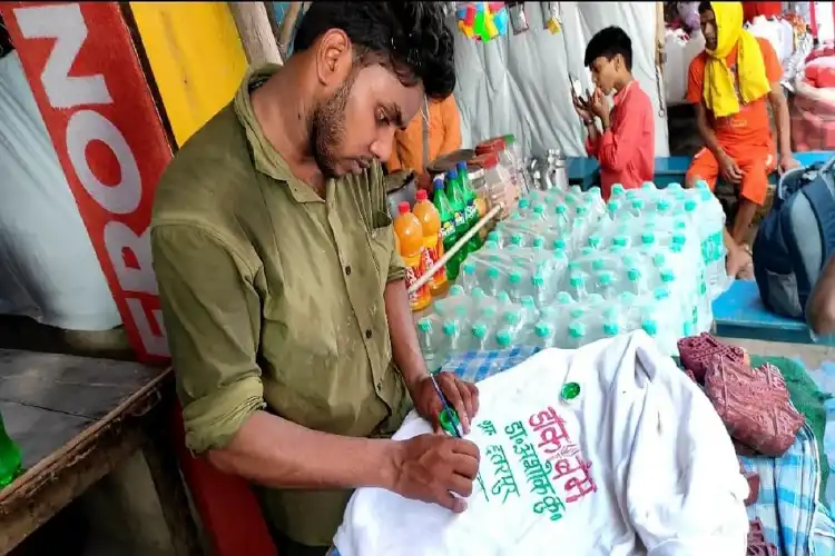 Mohammad Wasim painting Kanwariya's names on shift