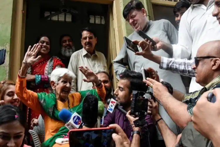 Reena Chibber Verma speaking to media persons outside 'her' Rawalpindi house on Wednesday