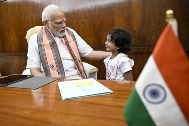 PM Modi with the 8y/o Aahana Firozia