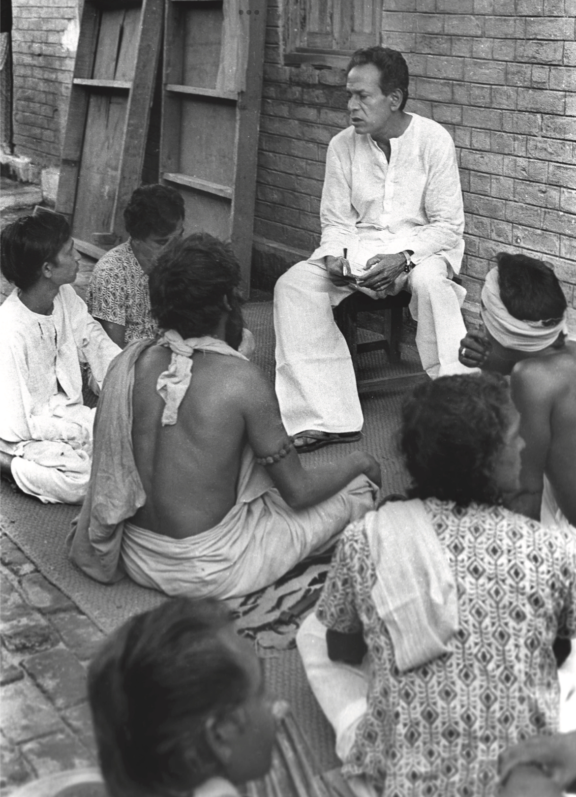 Habib Tanvir with his tribal group at Naya Theatre