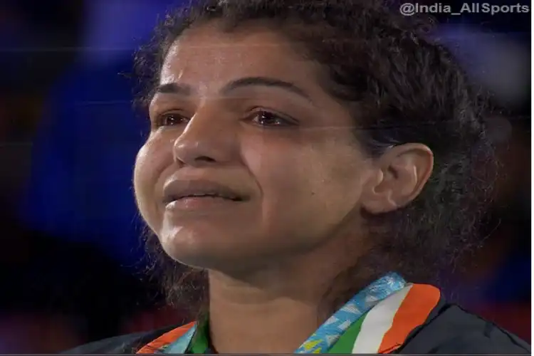 Sakshi Malik get emotional as the National anthem is played 