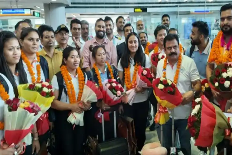 Indian weightlifting contingent at Amritsar airport