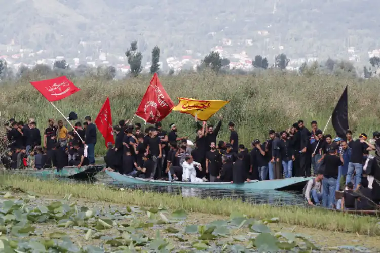 Ashura procession on 9th Muharram in Srinagar's Dal Lake (Basit Zargar)