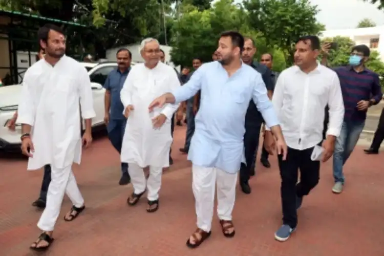 Tejaswi Yadav and Tej PratapYadav with Nitish Kumar