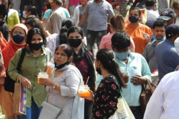People wearing masks in India