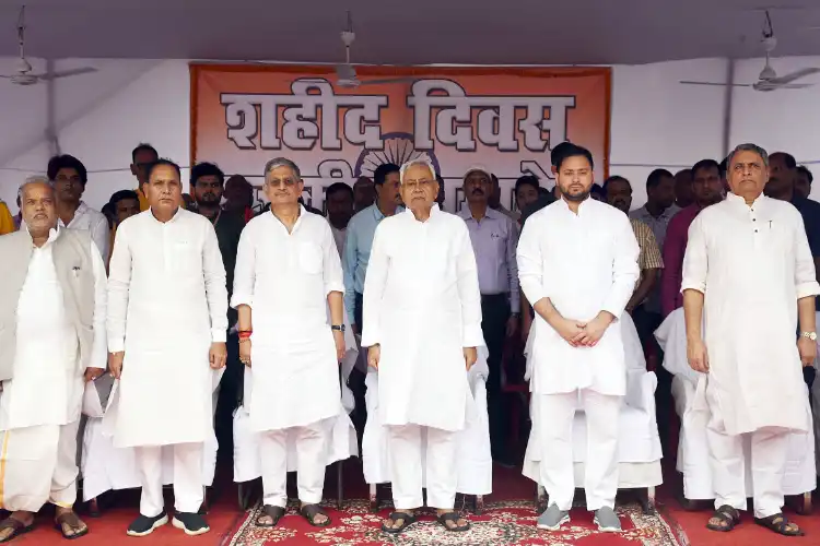 Chief Minister Nitish Kumar with his ministers