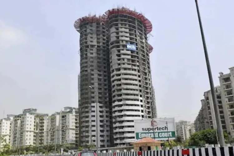 Supertech twin towers in Noida