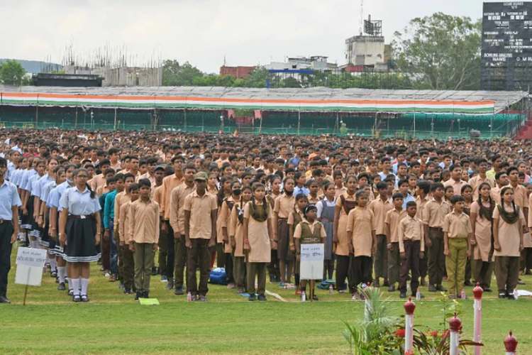 One crore school students sang patriotic songs simultaneously