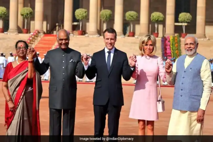 French President Emmanuel Macron and his wife with Prime MInister Narendra Modi and ex-President Ram Nath Kovind and his wife in New Delhi