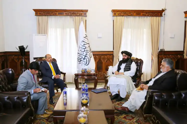 Afghan Foreign Minister Zabiullah Mujjahid with Pakistan's envoy to Kabul