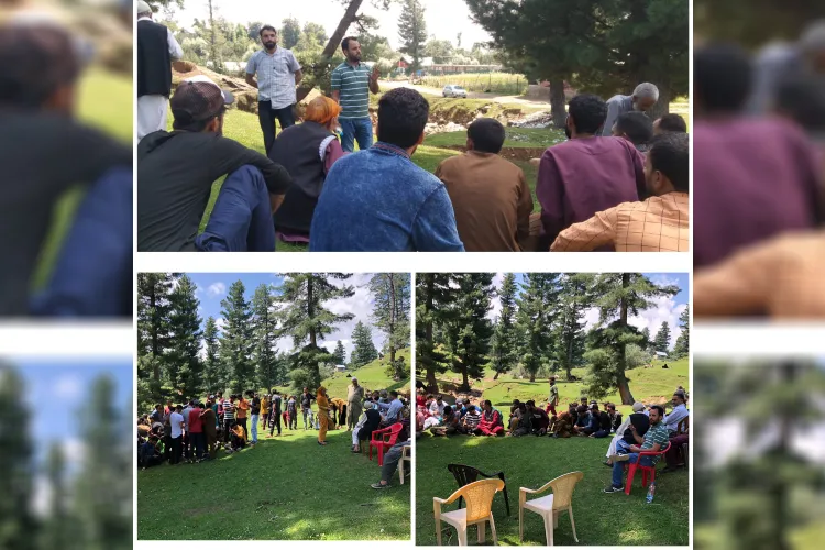 A awarenes and registration camp for Mumkin scheme in progress in Shopian, Kashmir (Twitter Employment Shopian)