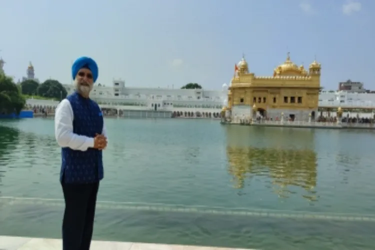 Indian Ambassador to the United States pays obeisance at Sri Harmandir Sahib