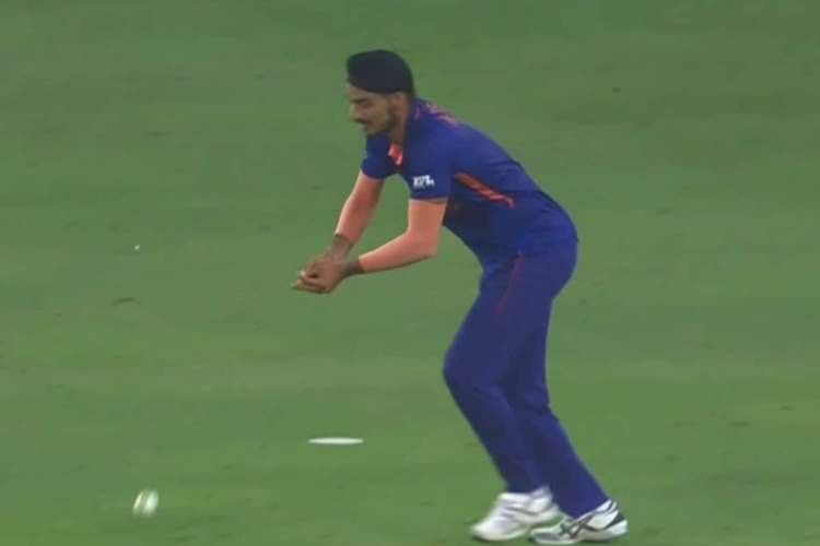 Arshdeep Singh dropped a catch in the 18th over of the Pak innings