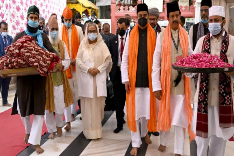 Bangladesh Prime Minister Sheikh Hasina visiting the Dargah of Nizamuddin Auliya Modi
