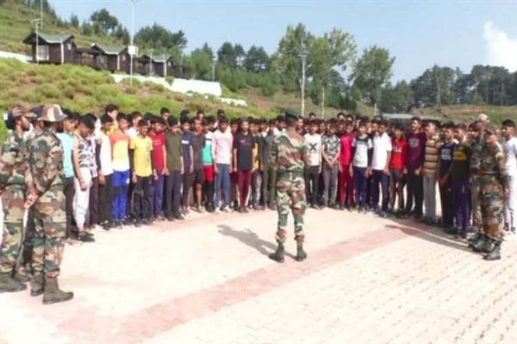 Army personnel training Agnipath aspirants 