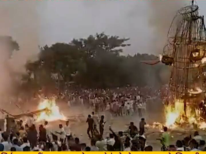 A burning sculpture of Ravana fell on people in Yamunanagar