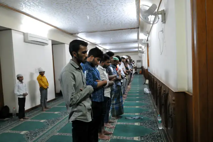 Muslims praying in Jama Masjid, Delhi (Ravi Batra)
