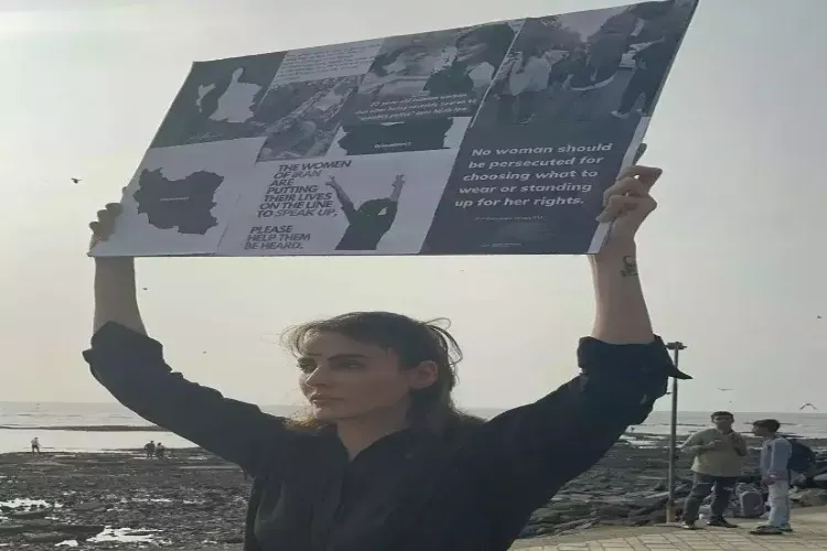 Iranian actress Mandana Karimi staging a solo protest against the Hijab