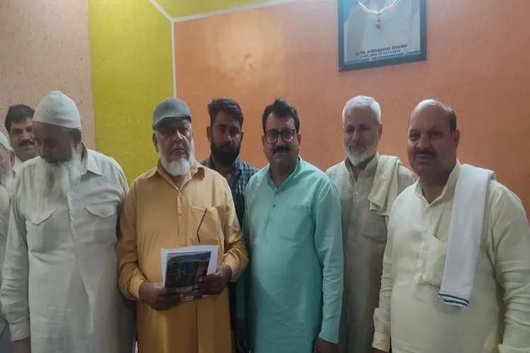 Elders of the two communities who came forward to settle the dispute