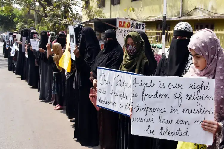 Hijab wearing women protesting in Karnataka