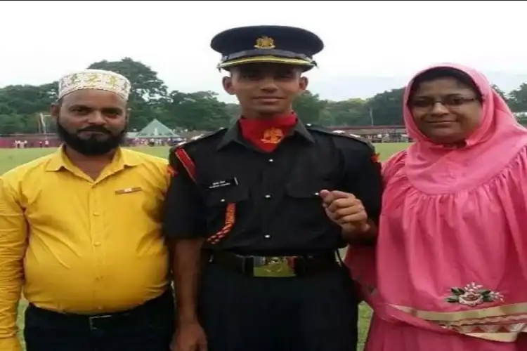 Martyr Mustafa Bohra with his parent at his passing out parade (Twitter) 