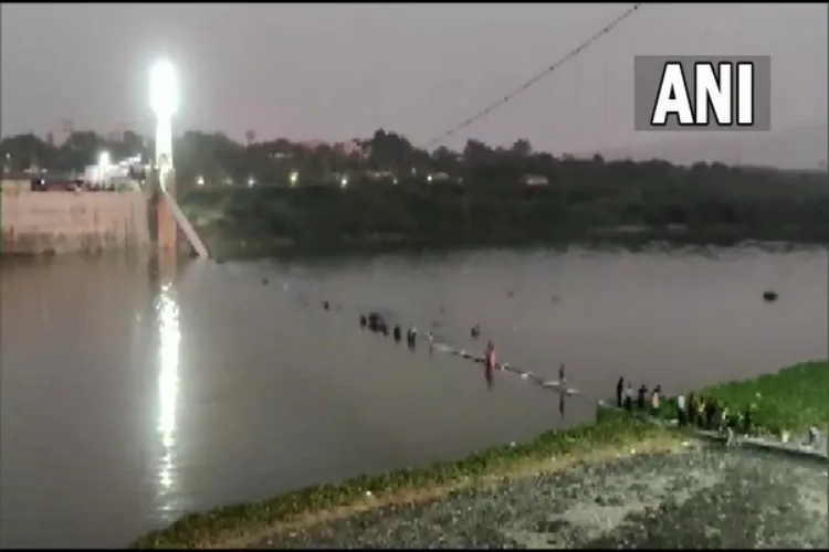 Cable bridge collapses in Gujarat's Morbi