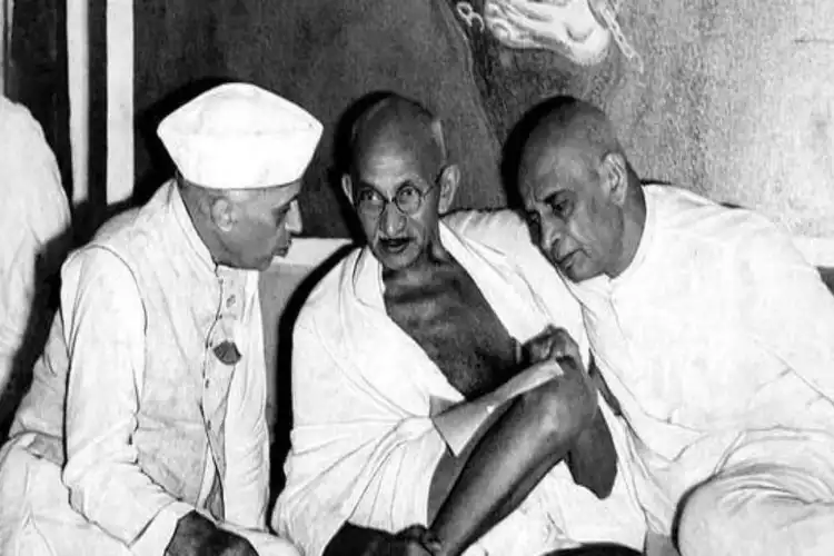 Sardar Patel and Jawaharlal Nehru with Mahatma Gandhi