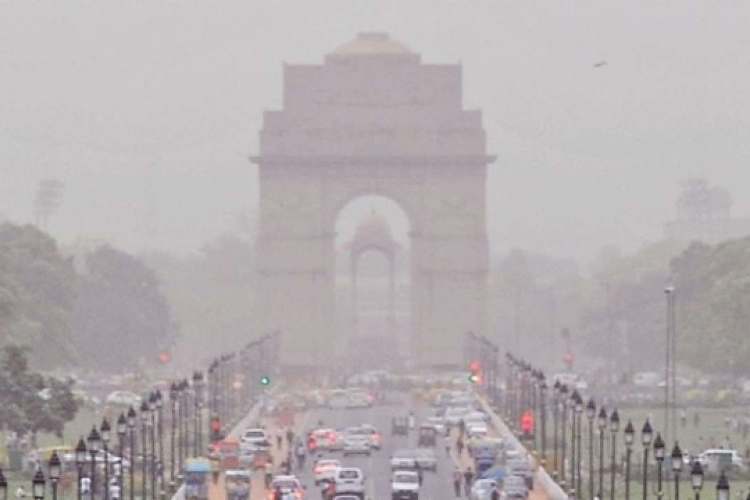 Air quality in Delhi continues to be in 'very poor' category