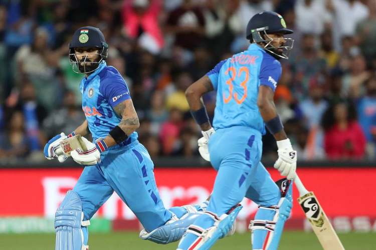 Virat Kohli first player to score 4,000 runs in T20I cricket