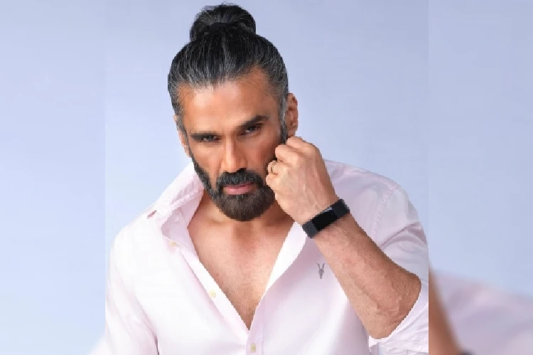 suniel-shetty-ages-himself-to-look-like-thalaivan-in-dharavi-bank