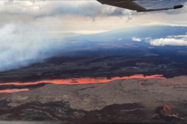 Mauna Loa, the world's largest volcano has erupted after four decades
