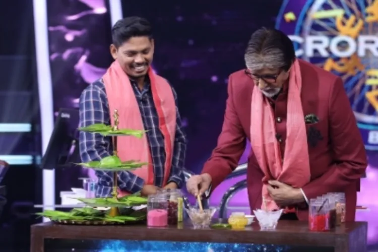 Amitabh Bachchan with a contestant on the sets of 'Kaun Banega Crorepati'