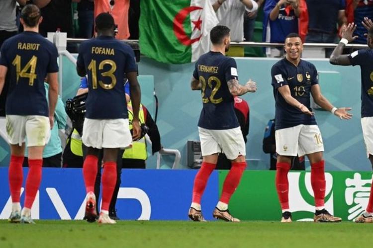 French celebrate a Mbappe goal in their clash against Poland