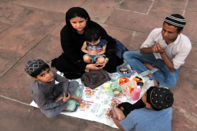 A Muslim family breaking their fast during Ramazan in Delhi's Jama Masjid (Ravi Batra)