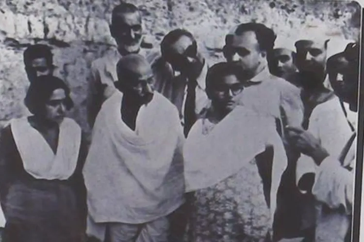 Mahatma Gandhi with other freedom fighters